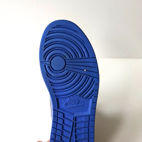 Nike Air Jordan 1 Retro Hyper Royal Sneaker - Picture 6 of 6
